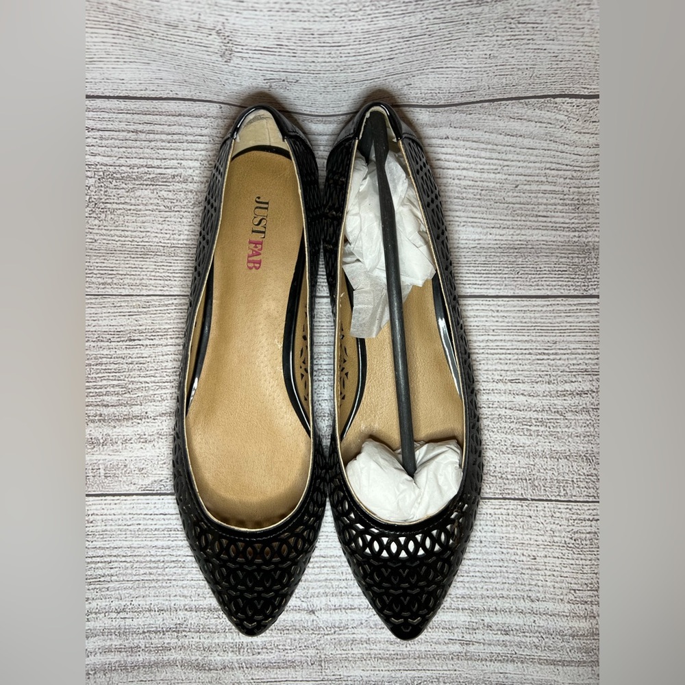 BLACK FLATS